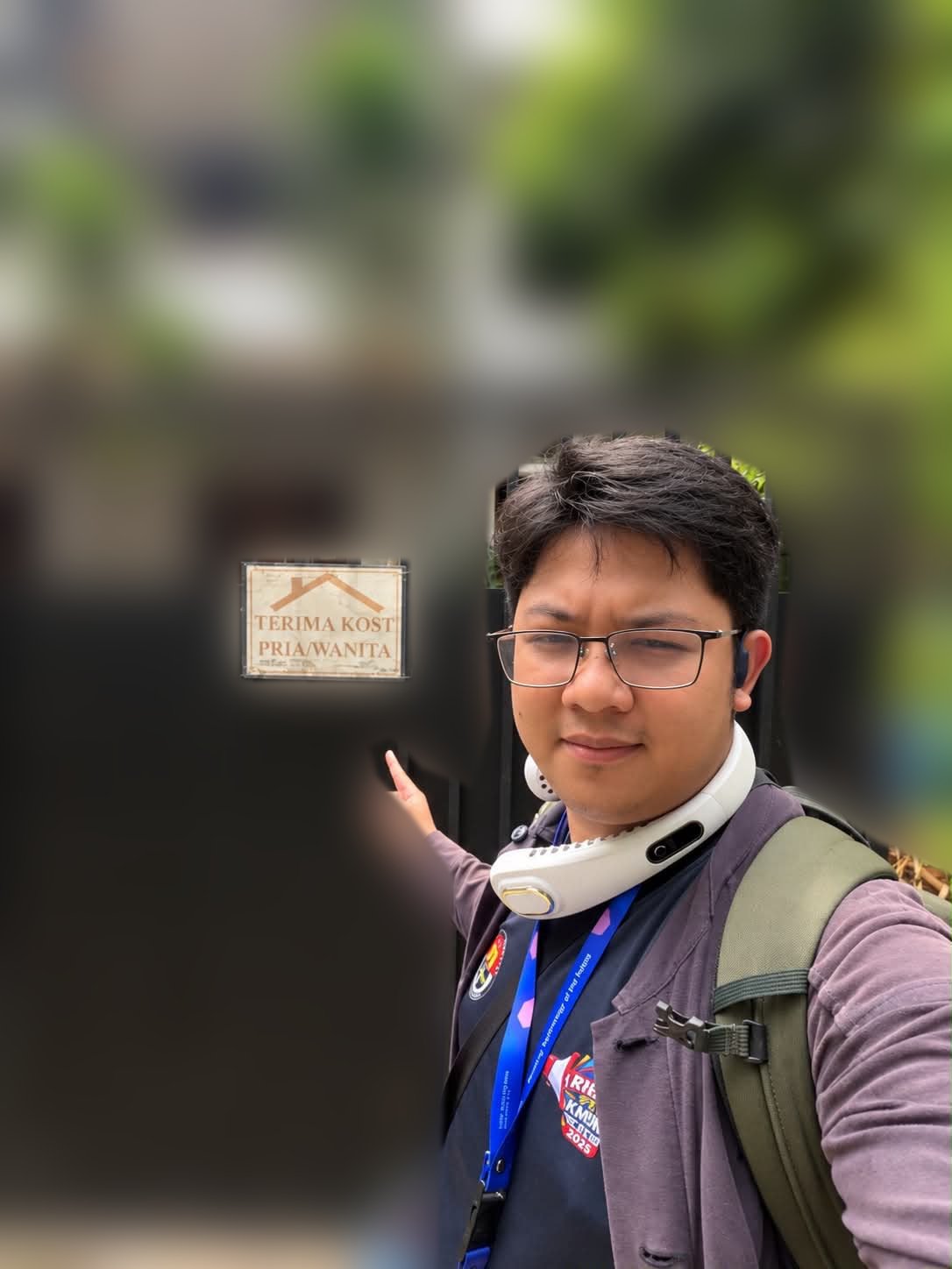 Rahmat Wibowo posted a selfie in front of the house registered for Ibrahim Arief's trademark, pointing at its 'Terima Kost' sign, potentially violating the privacy of the family who live there; repeated that its owner is 'a frail, senile old grandmother'; called Ibrahim 'ibangsat'; and wrote, in a playground code language, that he 'will wait around' there and 'at the police'.